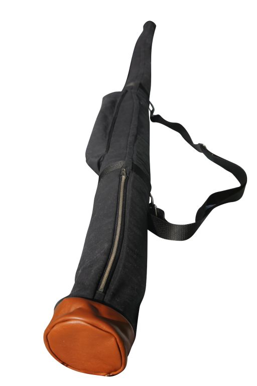 The base of our bags features a thick Tandy leather pad to protect your instrument from impacts. 