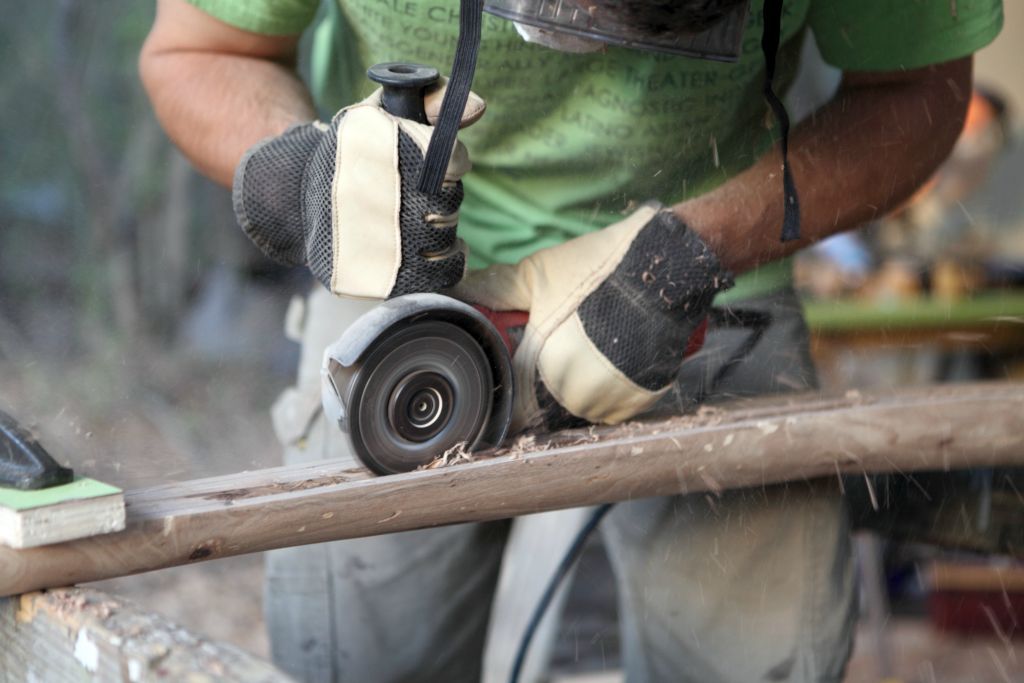 Using an angle grinder and woodcarving blade, we hollow out the instrument halves. 